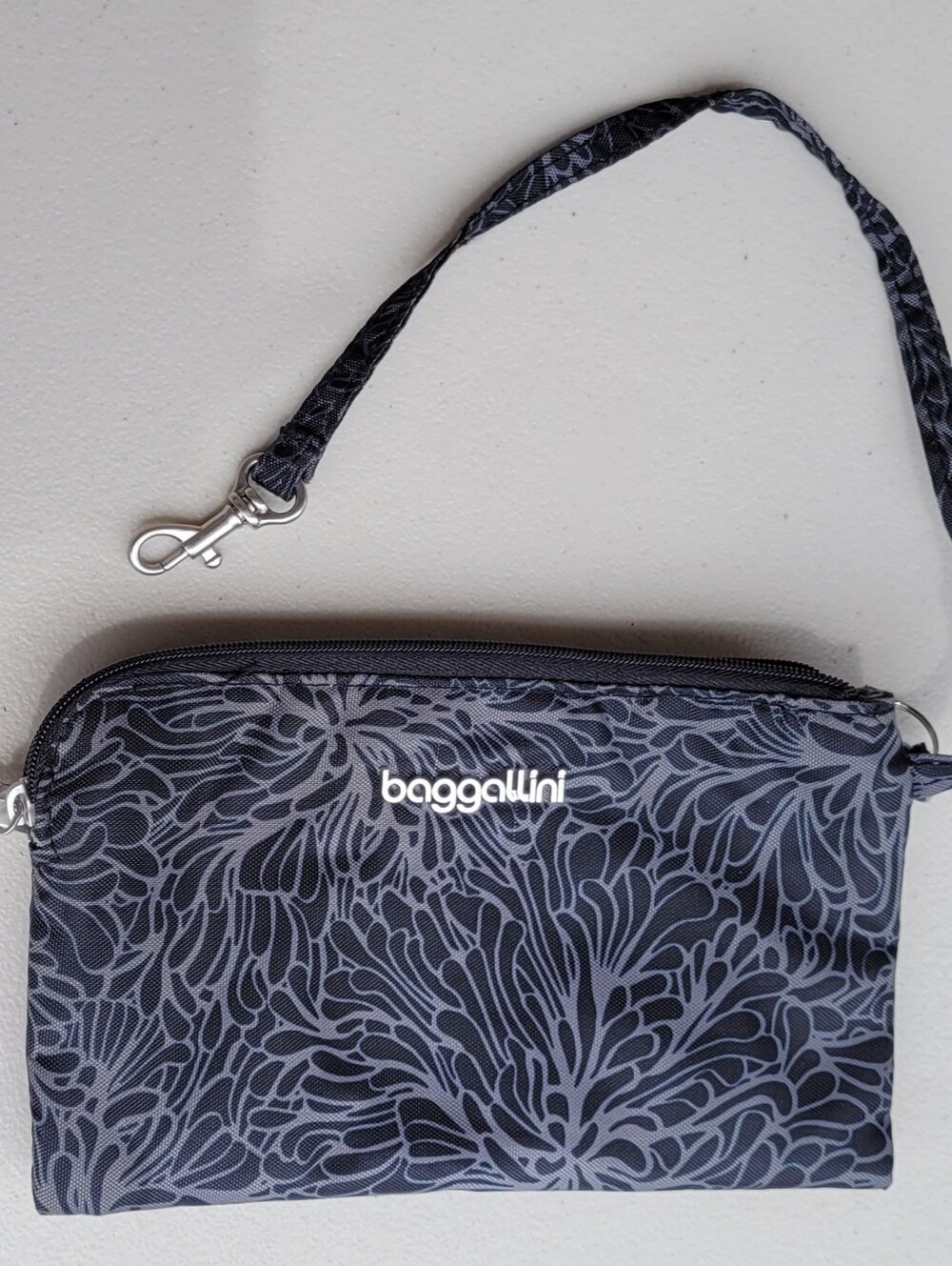 Baggallini Black & Gray Floral Wristlet